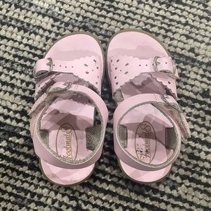 Size 6 pink footmates sandals